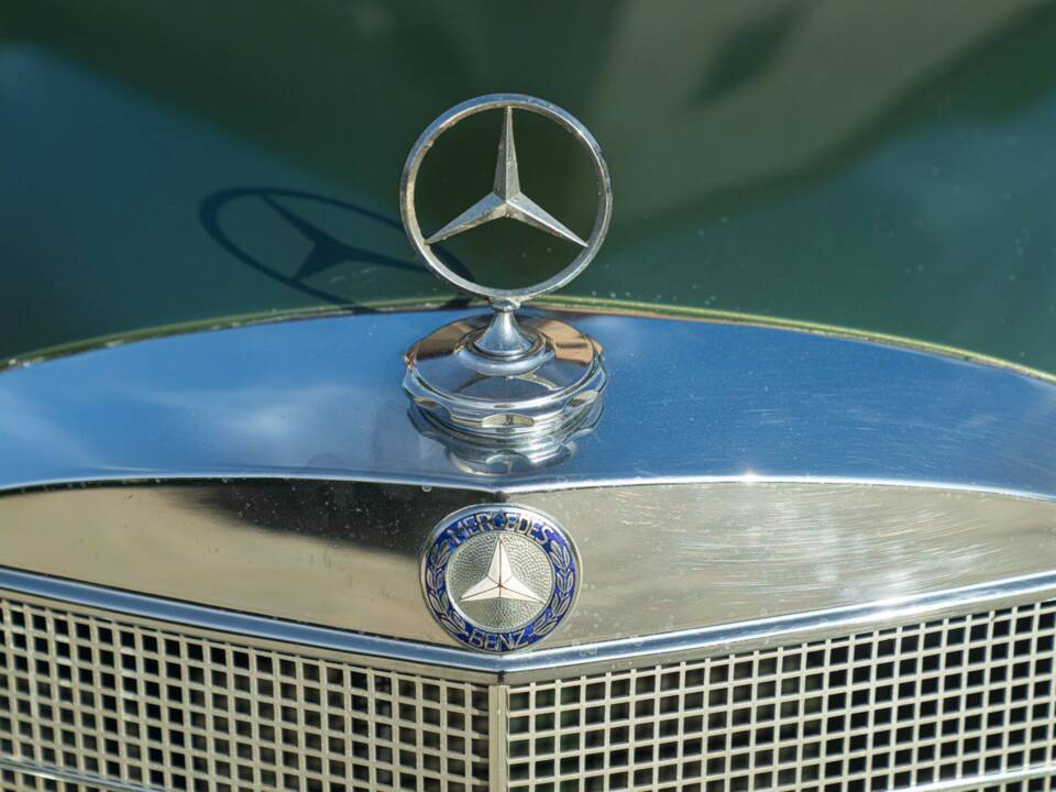 Afbeelding 44/50 van Mercedes-Benz 220 SE b (1964)