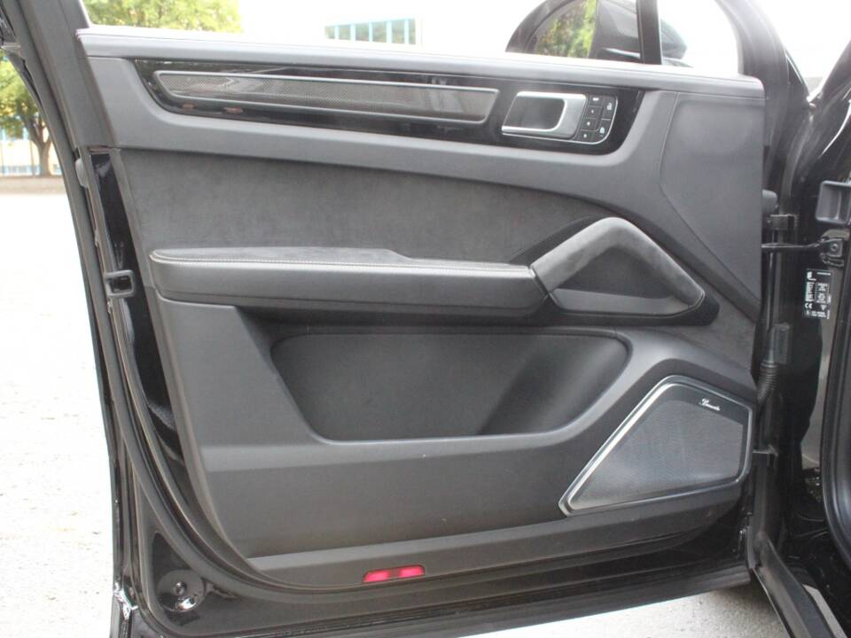 Image 15/19 of Porsche Cayenne Turbo GT (2022)