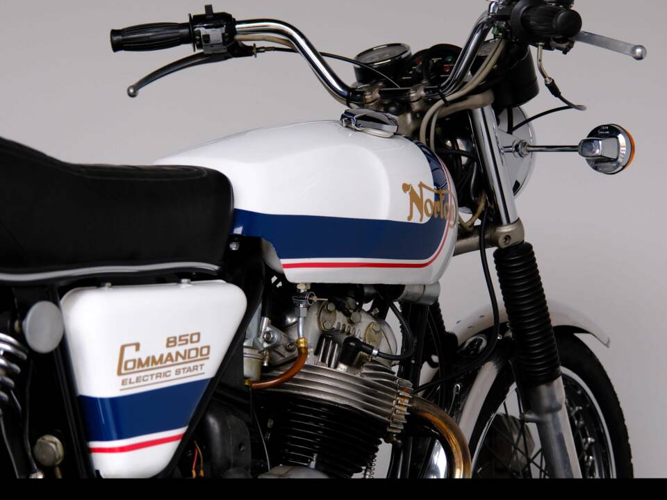 Image 78/83 of Norton 850 MKIII Roadster (1975)