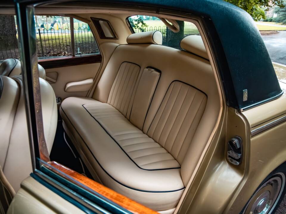 Image 20/36 de Rolls-Royce Silver Shadow II (1980)