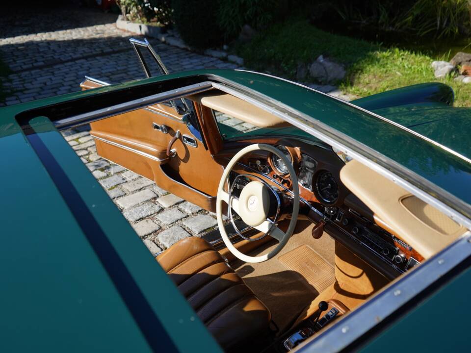 Image 7/17 de Mercedes-Benz 280 SE 3,5 (1970)