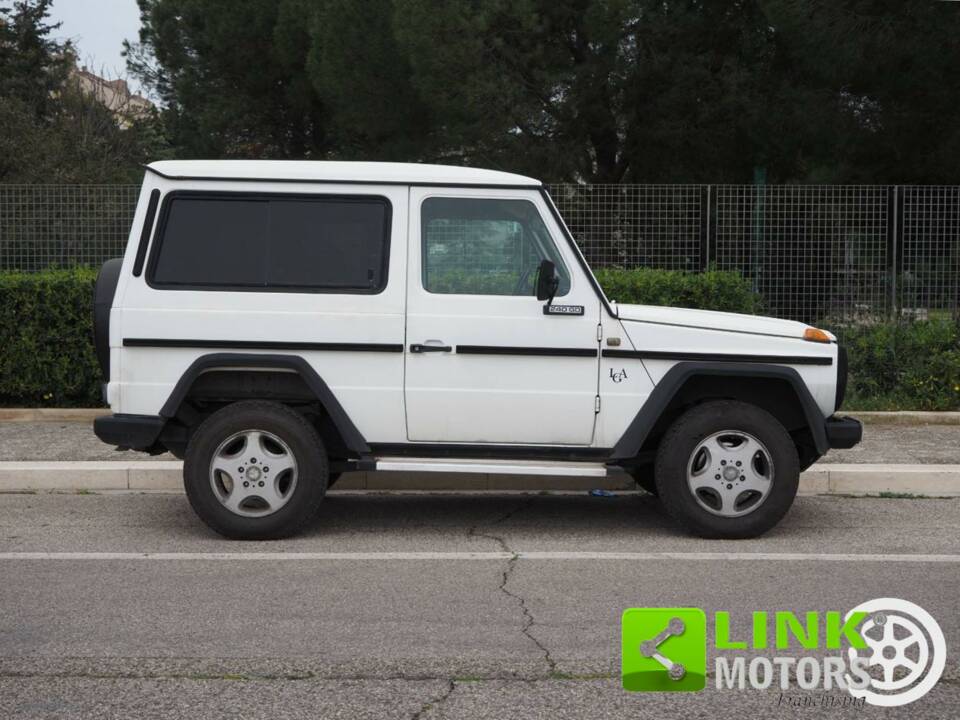 Image 3/10 of Mercedes-Benz 240 GD (SWB) (1985)