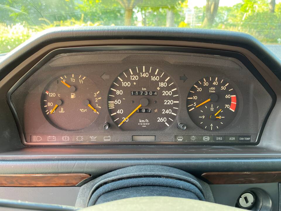 Imagen 17/20 de Mercedes-Benz 500 E (1992)