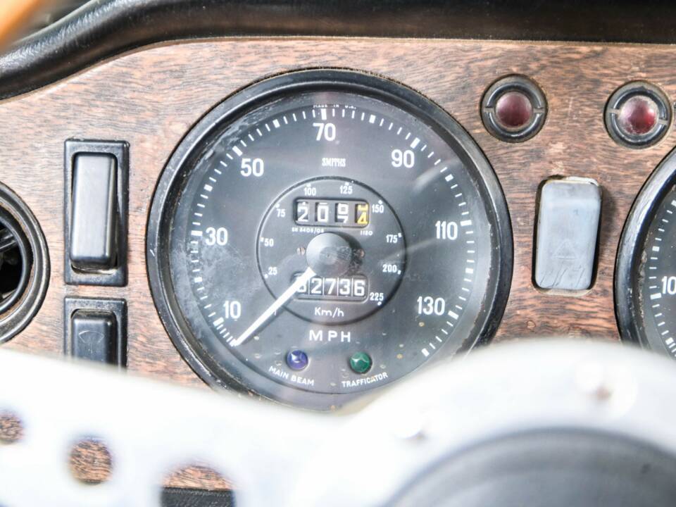 Image 12/50 of Triumph TR 6 PI (1969)