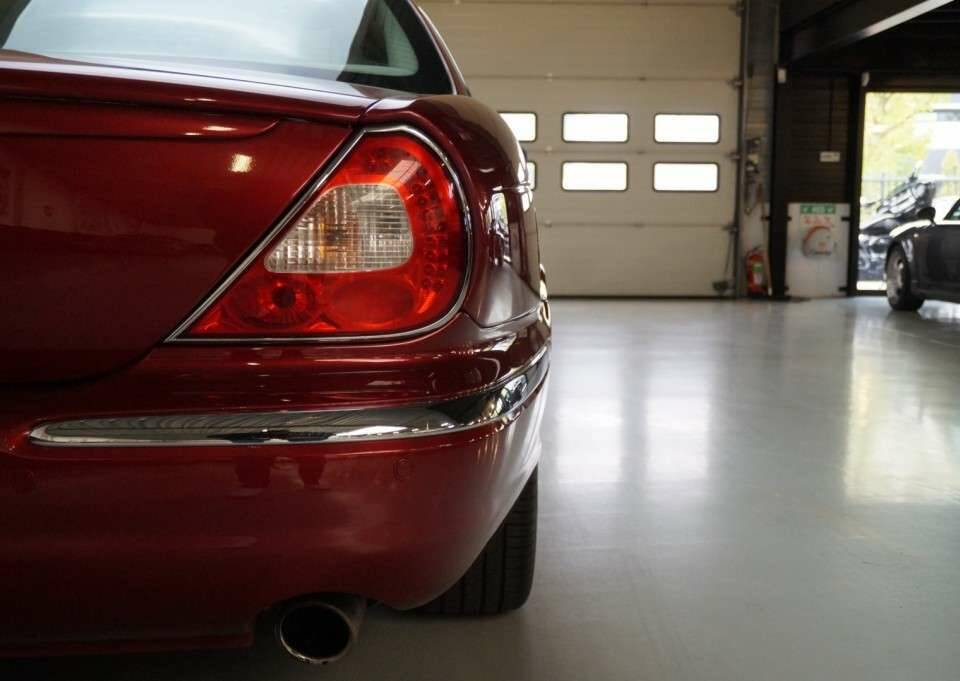 Image 35/50 of Jaguar XJR (2007)