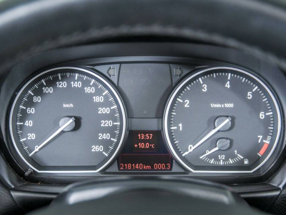 Immagine 27/50 di BMW 125i (2011)