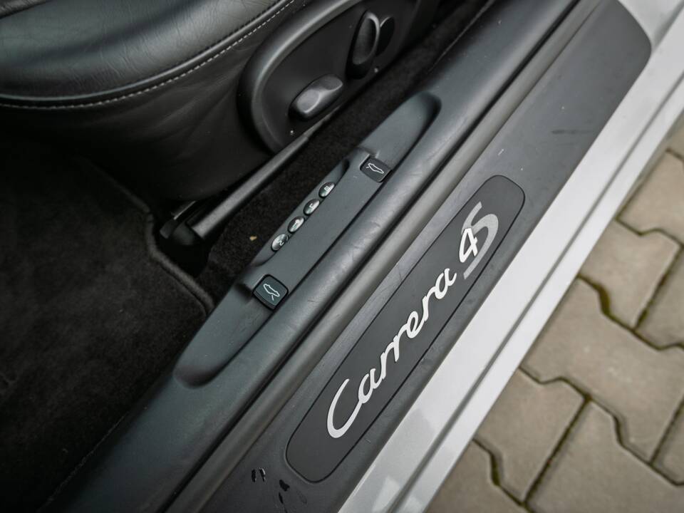 Afbeelding 41/73 van Porsche 911 Carrera 4S (2002)