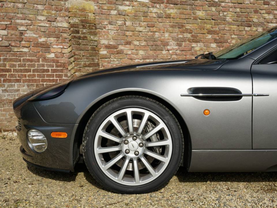 Image 30/50 de Aston Martin V12 Vanquish (2003)