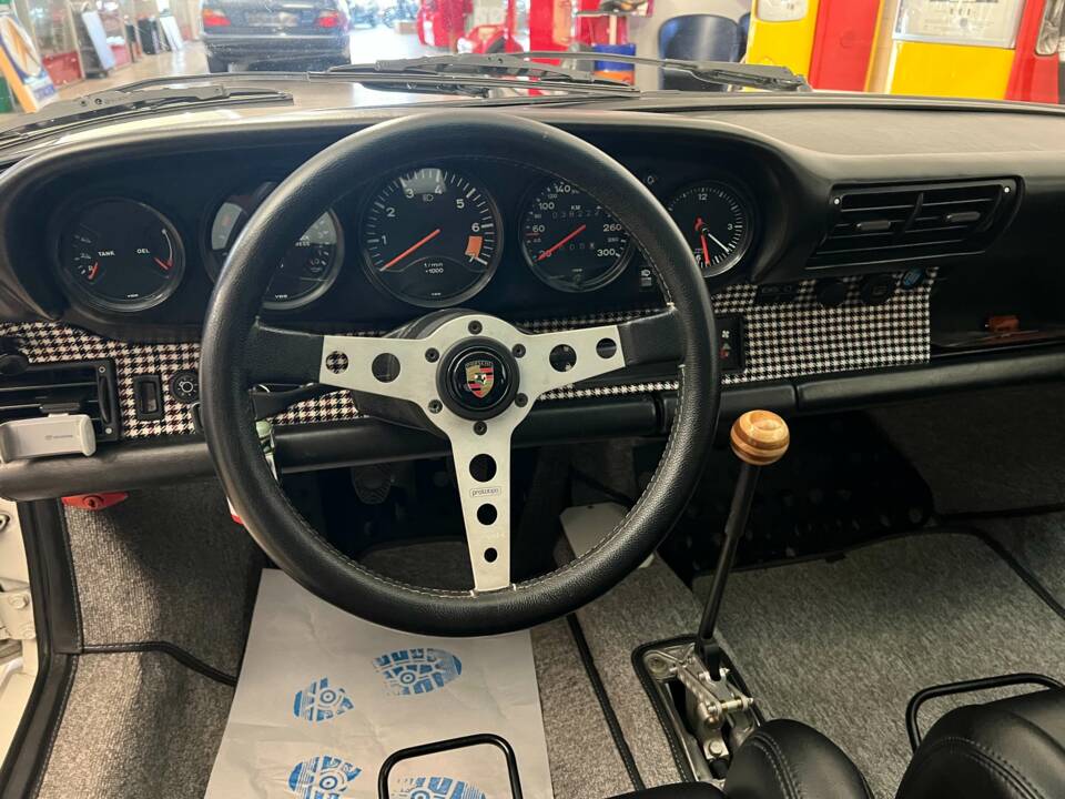 Image 7/15 of Porsche 911 Carrera 3.2 (1988)