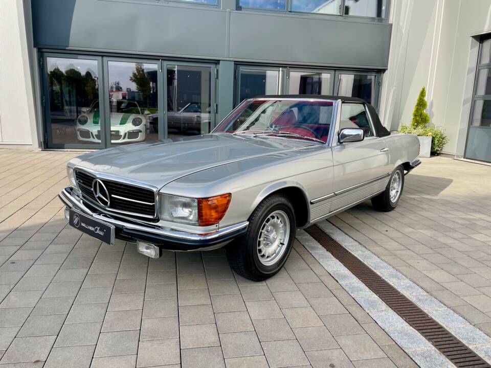 Image 6/23 de Mercedes-Benz 280 SL (1977)