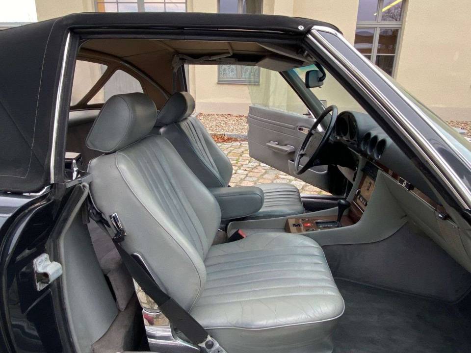 Immagine 13/17 di Mercedes-Benz 560 SL (1986)