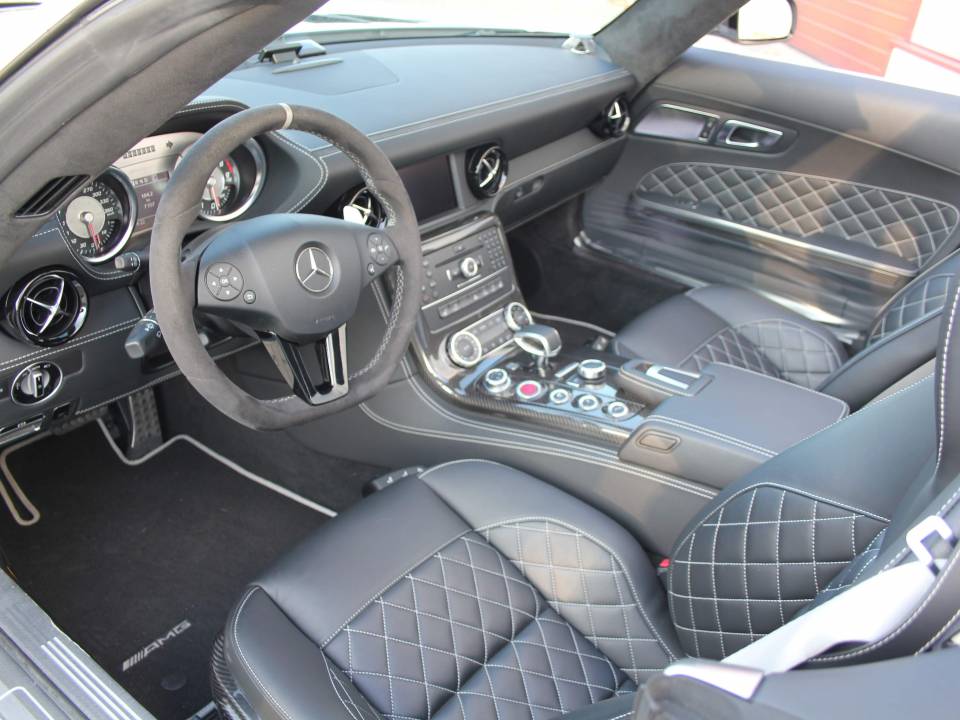 Imagen 12/26 de Mercedes-Benz SLS AMG GT Roadster &quot;Final Edition&quot; (2014)