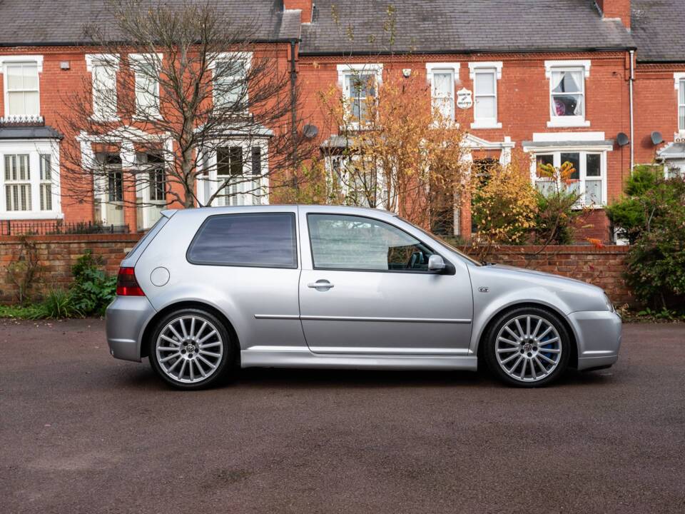 Imagen 5/8 de Volkswagen Golf IV 3.2 R32 (2003)