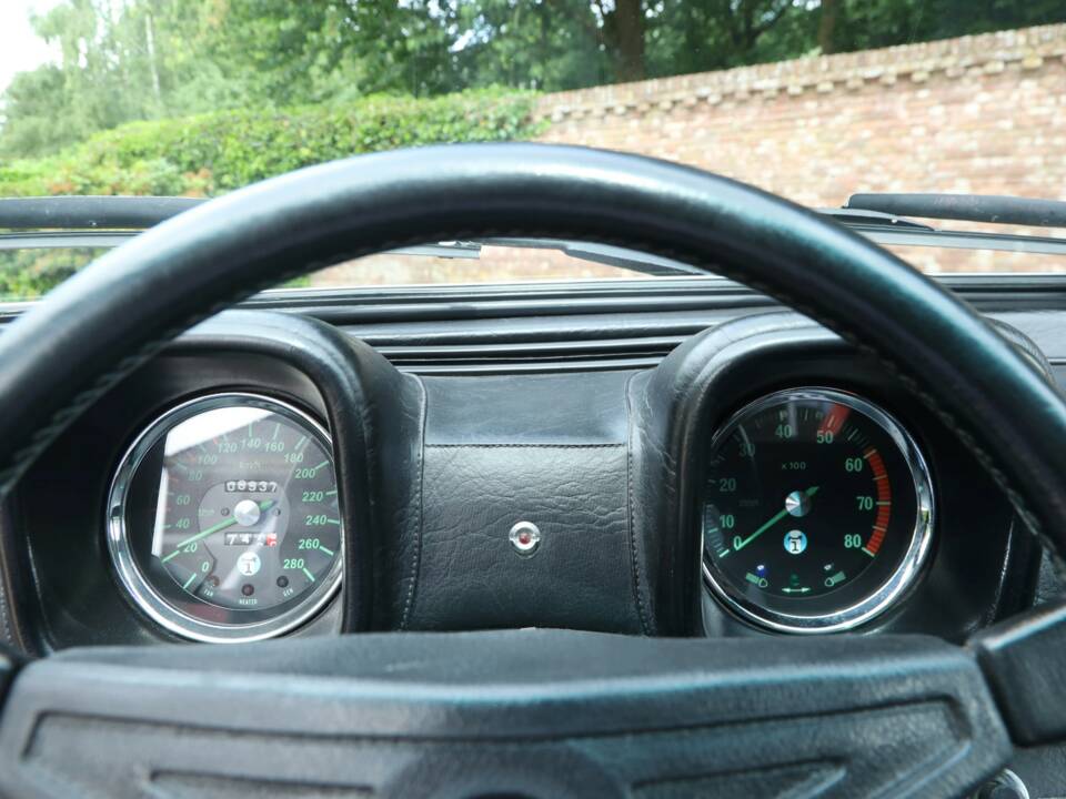 Image 44/50 of De Tomaso Pantera (1972)