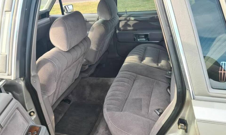 Bild 5/7 von Lincoln Town Car (1989)