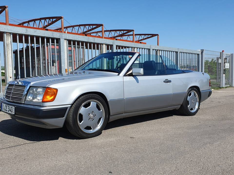 Imagen 7/94 de Mercedes-Benz 300 CE-24 3.4 AMG (1992)