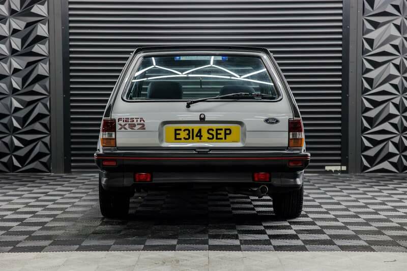 Image 17/50 de Ford Fiesta XR2 (1987)