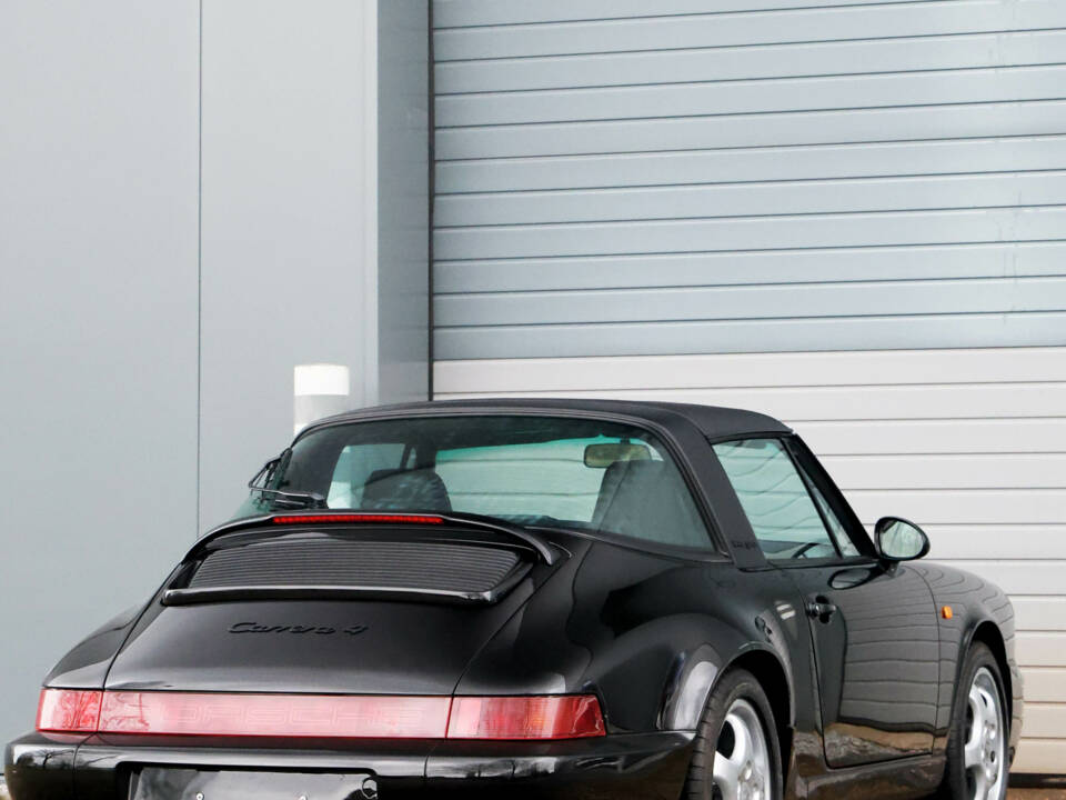 Image 19/57 of Porsche 911 Carrera 4 (1992)