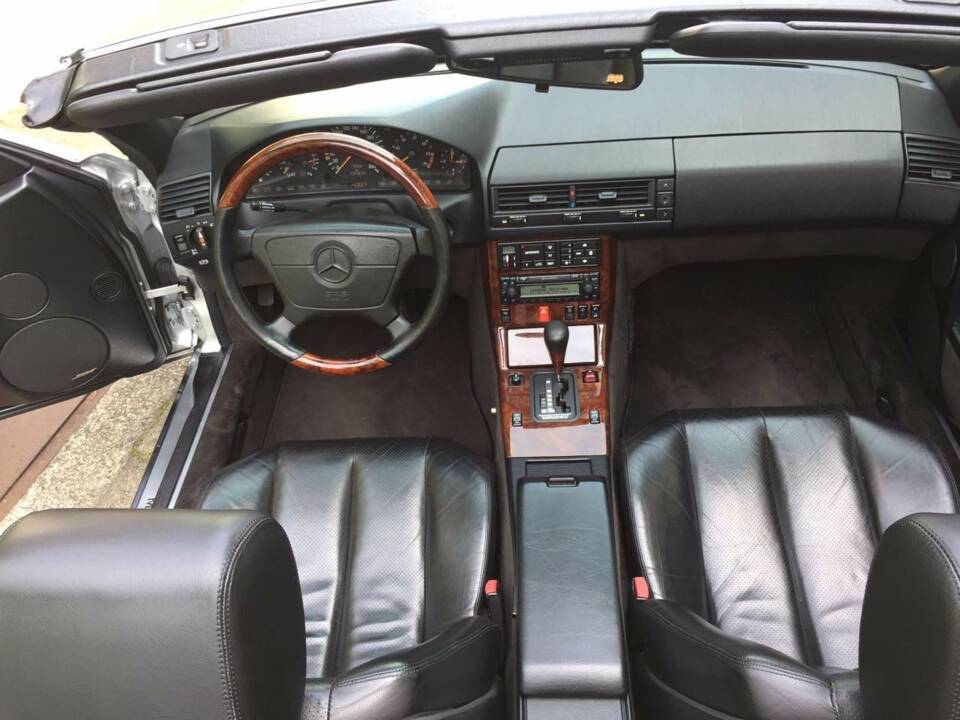 Image 5/9 of Mercedes-Benz 500 SL (1992)