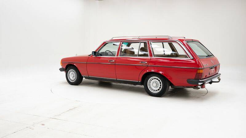 Image 4/15 of Mercedes-Benz 300 TD (1980)