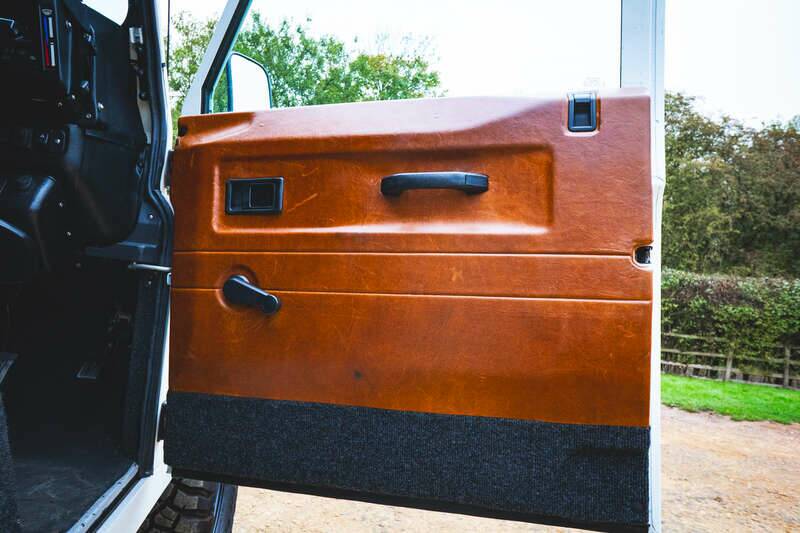Image 13/50 of Land Rover Defender 90 (1997)