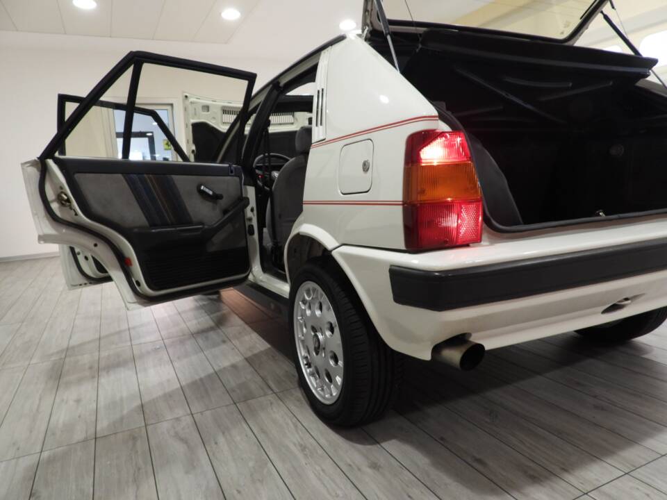 Imagen 12/15 de Lancia Delta HF Turbo (1995)