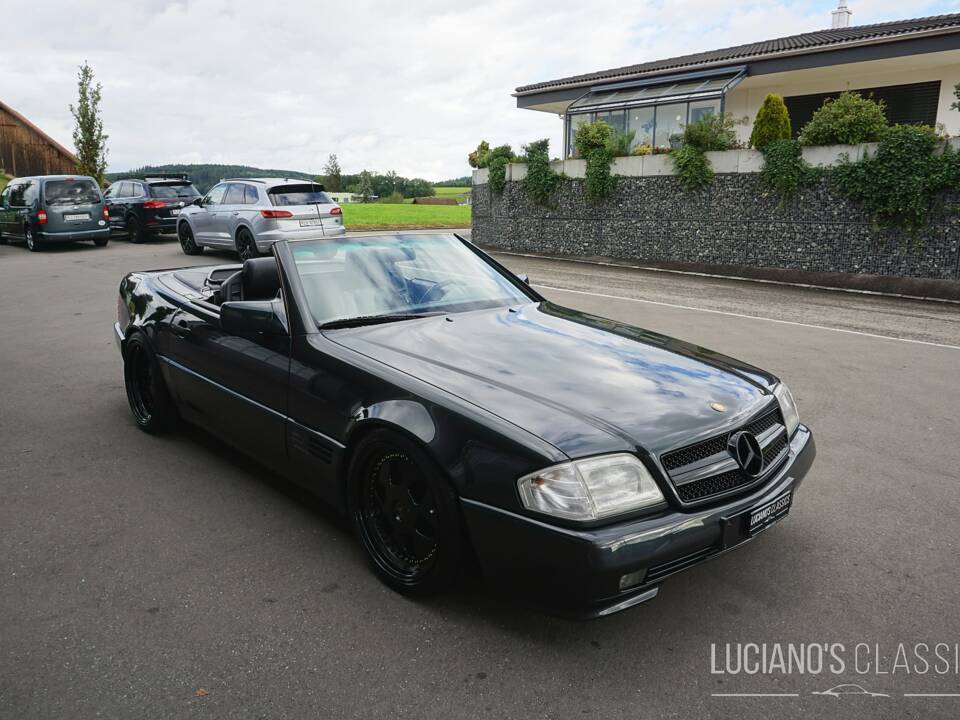 Afbeelding 12/49 van Mercedes-Benz 500 SL (1992)