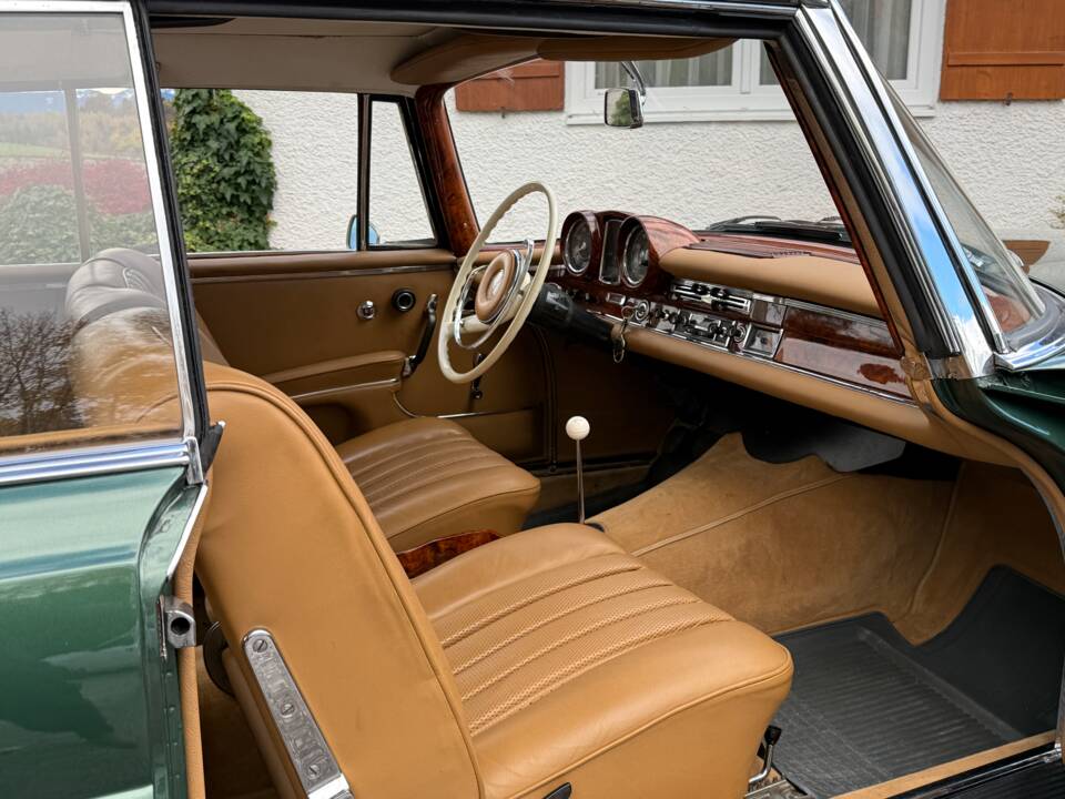 Afbeelding 14/46 van Mercedes-Benz 220 SE b (1961)