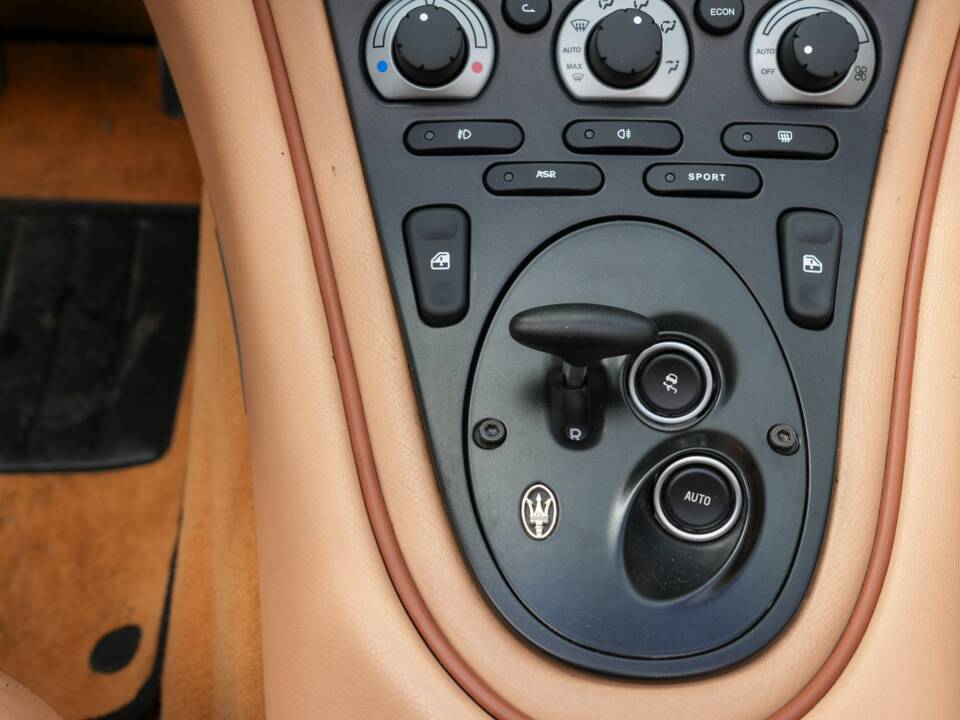 Image 38/44 of Maserati Spyder 4200 Cambiocorsa (2003)