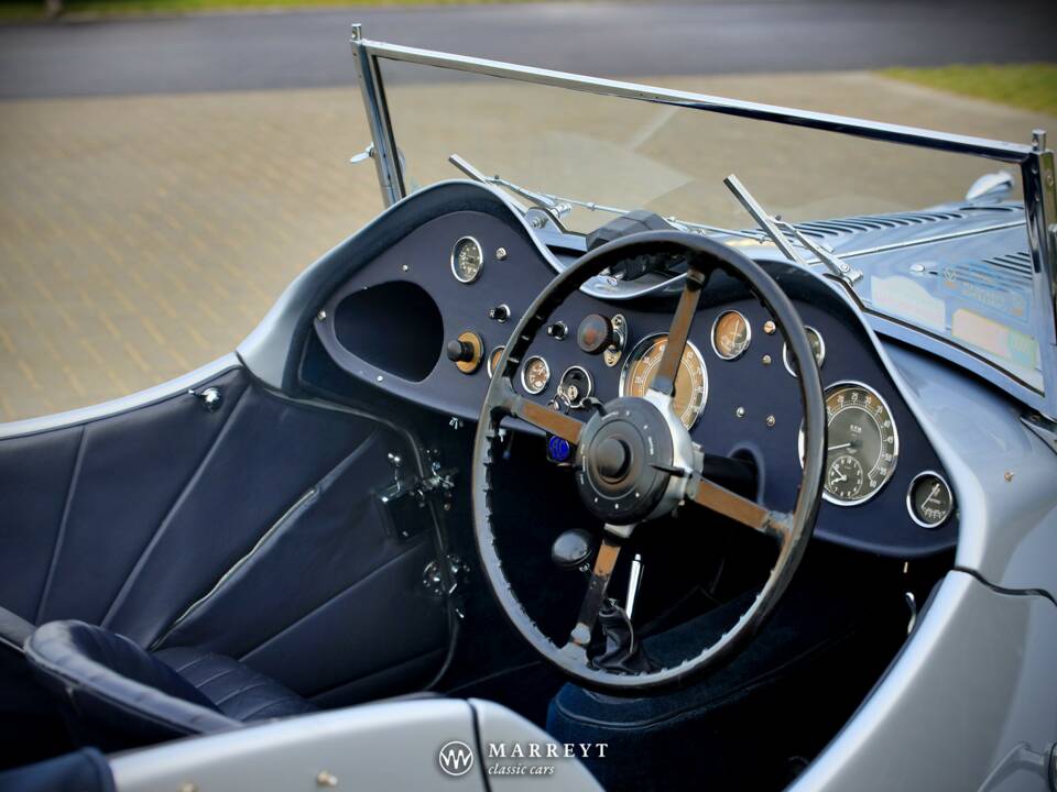 Image 18/22 of AC Six 16/80 (1936)