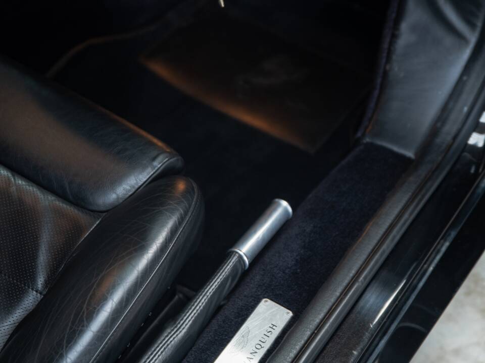 Image 13/50 de Aston Martin V12 Vanquish (2004)