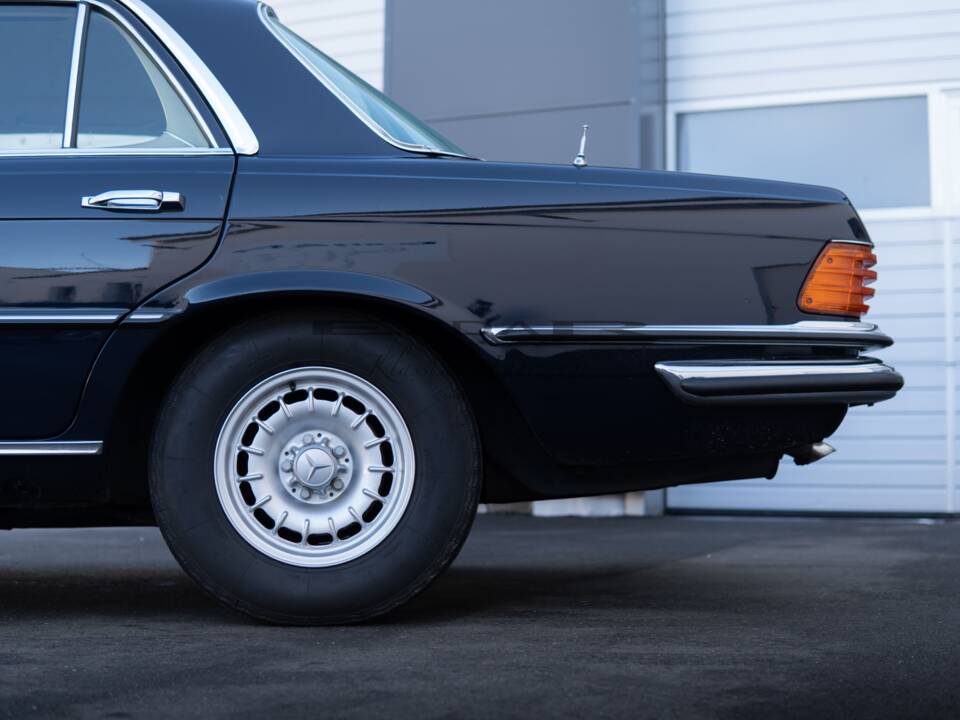 Image 2/30 of Mercedes-Benz 450 SEL 6,9 (1977)