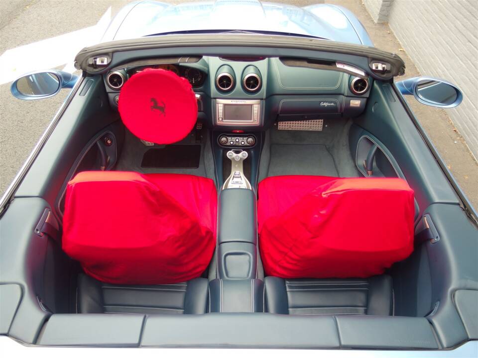 Image 19/49 of Ferrari California (2010)