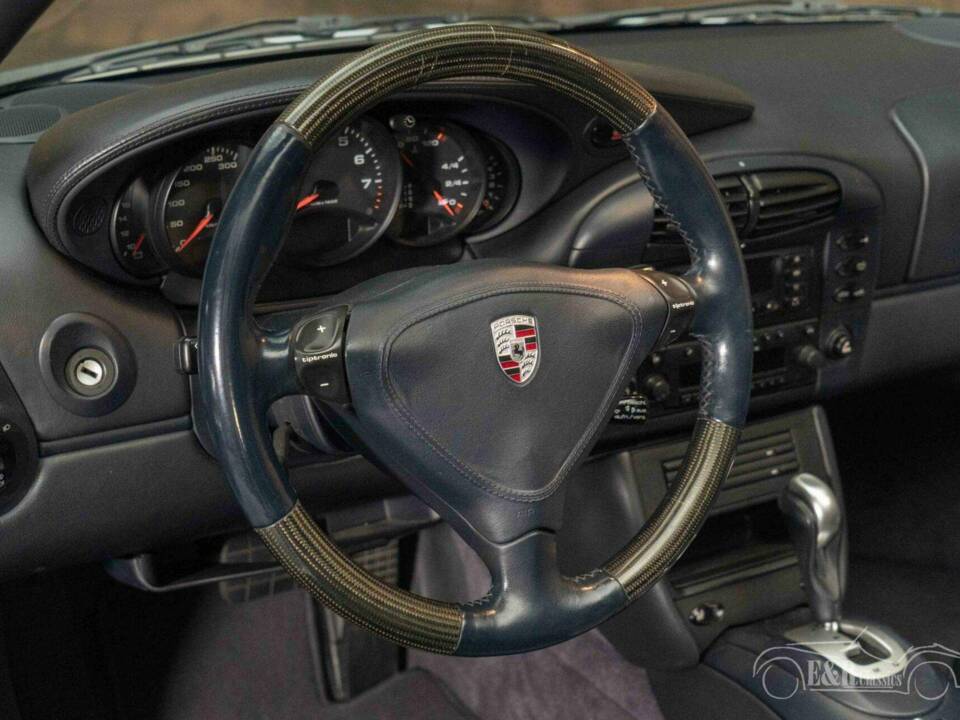 Imagen 13/19 de Porsche 911 Carrera 4 (2001)