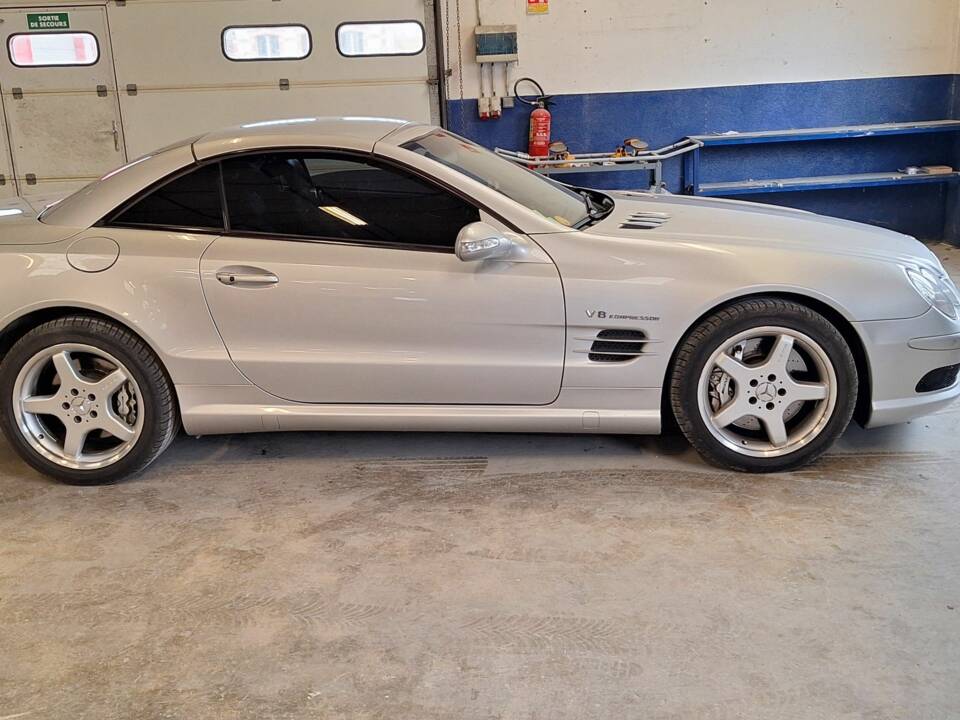 Image 6/15 of Mercedes-Benz SL 55 AMG (2002)