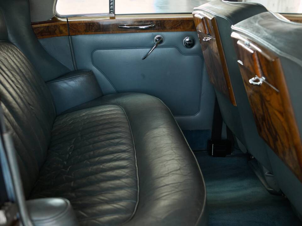 Image 46/50 of Bentley S 3 (1964)