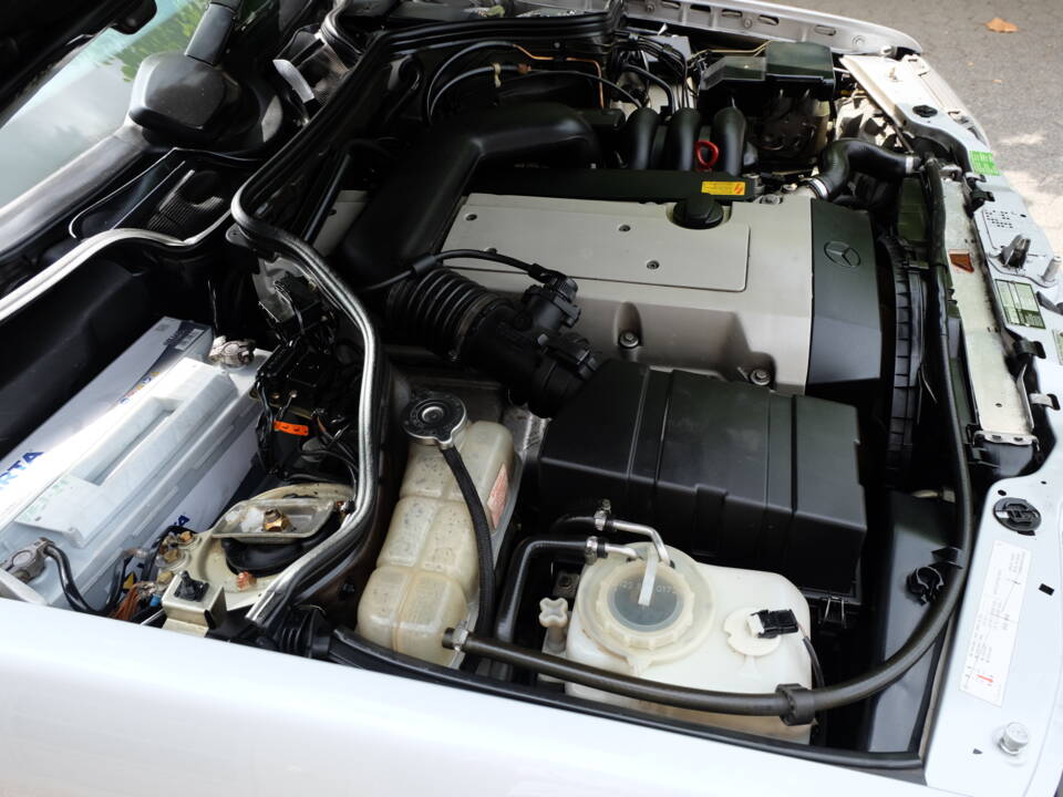 Image 48/69 of Mercedes-Benz E 320 (1994)