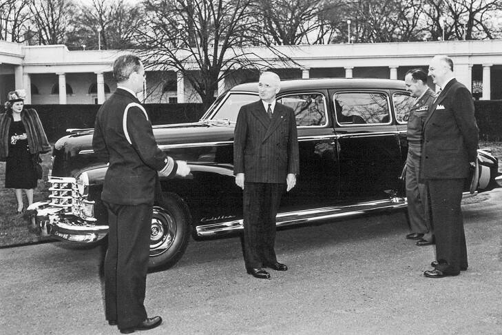 Präsident Truman vor einer identischen Limousine (nicht die hier angebotene!!)