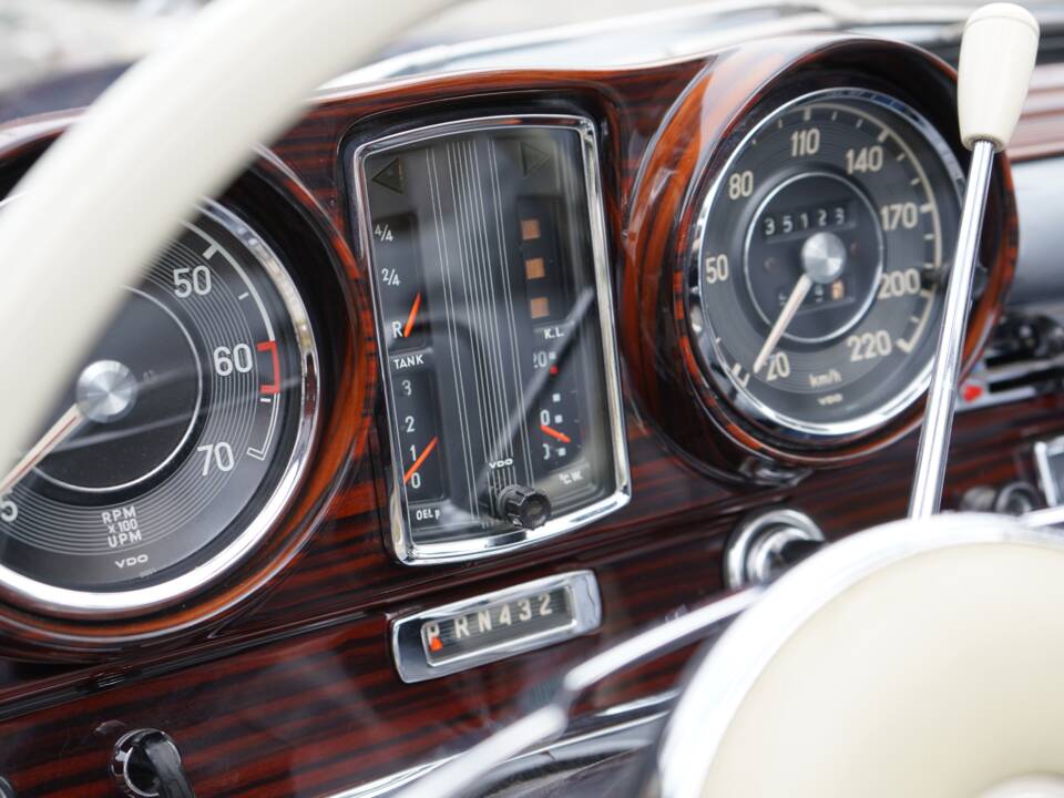 Image 8/14 of Mercedes-Benz 300 SE (1967)