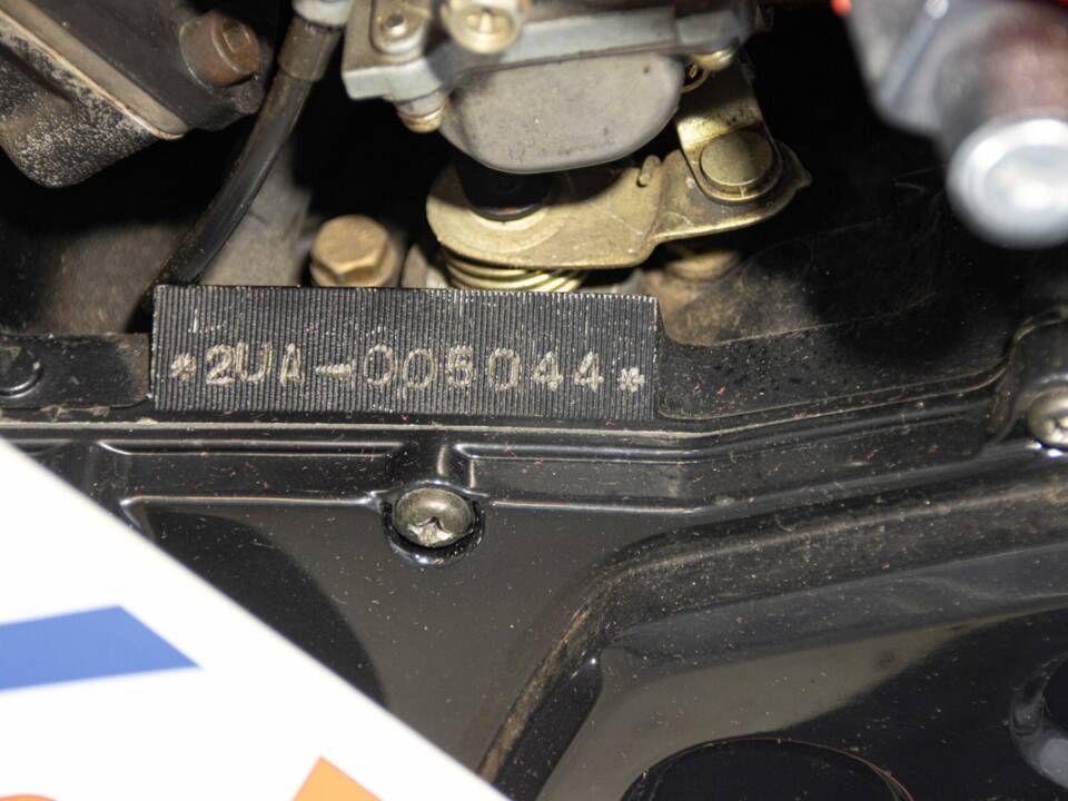 Image 40/50 of Yamaha RD 350 LC (1990)