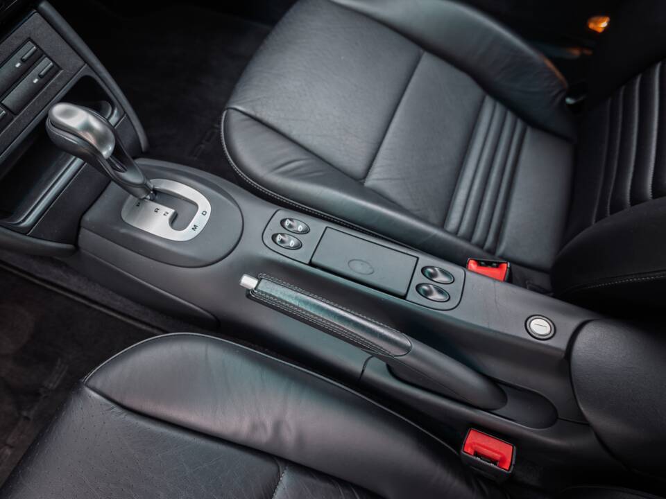 Afbeelding 22/73 van Porsche 911 Carrera 4S (2002)