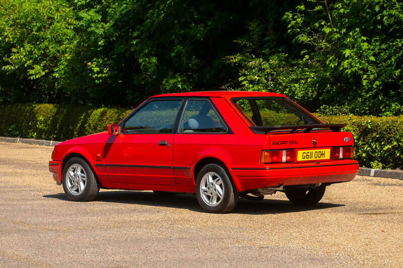 Image 25/50 of Ford Escort IV XR3i (1989)