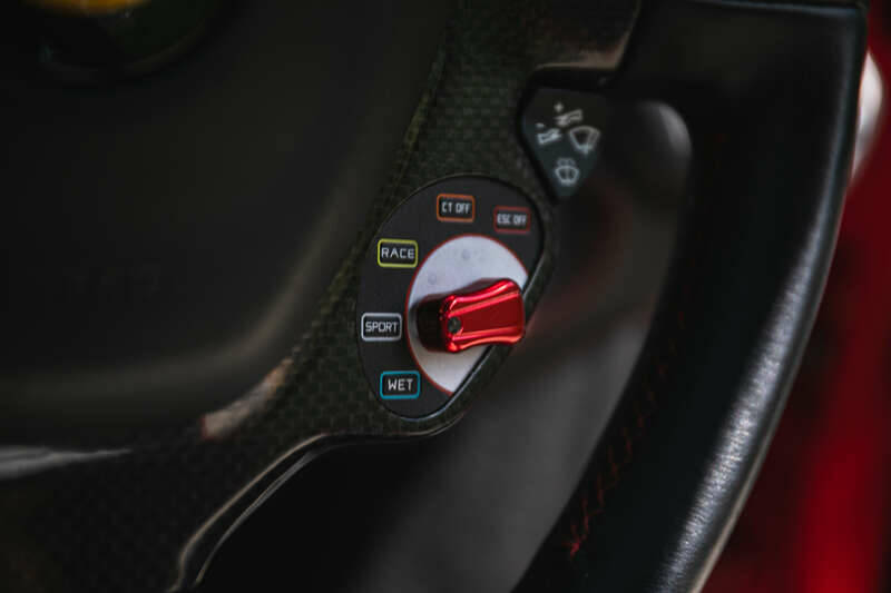 Image 34/50 of Ferrari 458 Italia (2012)