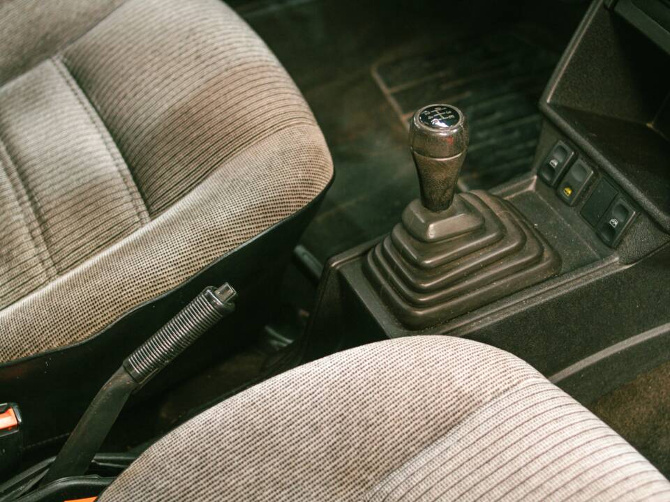 Afbeelding 18/37 van Volkswagen Passat 2.0 (1987)