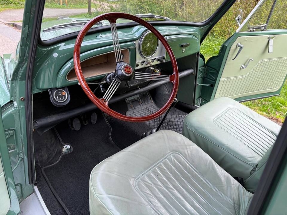 Image 2/8 of Morris Minor 1000 Traveller (1968)