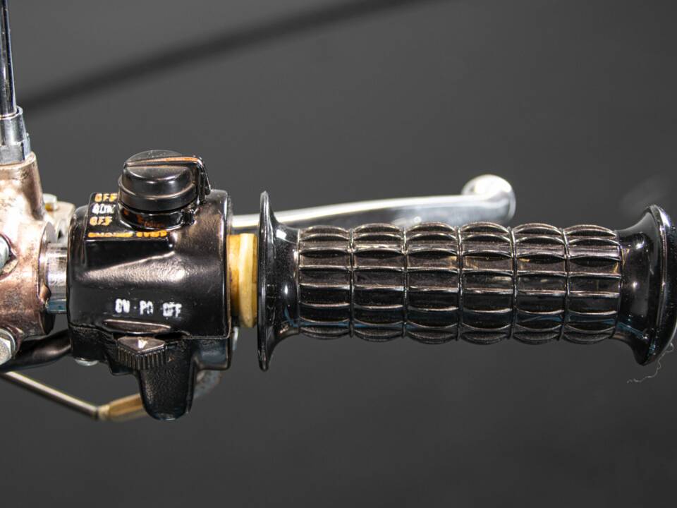 Image 17/50 of Kawasaki DUMMY (1976)