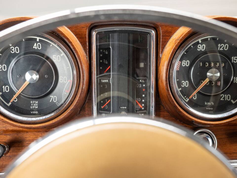 Image 6/54 of Mercedes-Benz 220 SE b (1963)