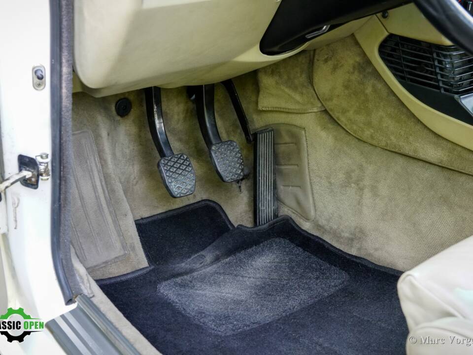Image 8/51 of BMW M 535i (1985)