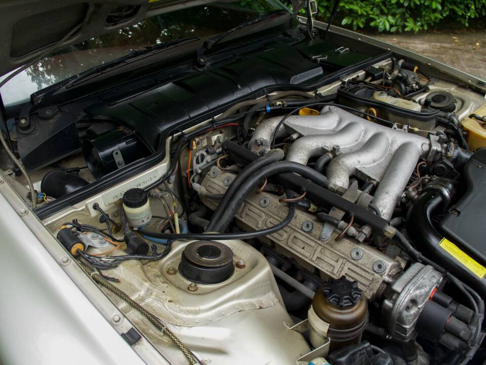 Image 14/24 of Porsche 944 Turbo (1988)