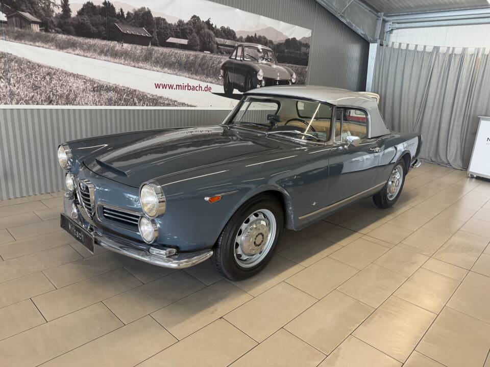 Image 2/16 of Alfa Romeo 2600 Spider (1963)